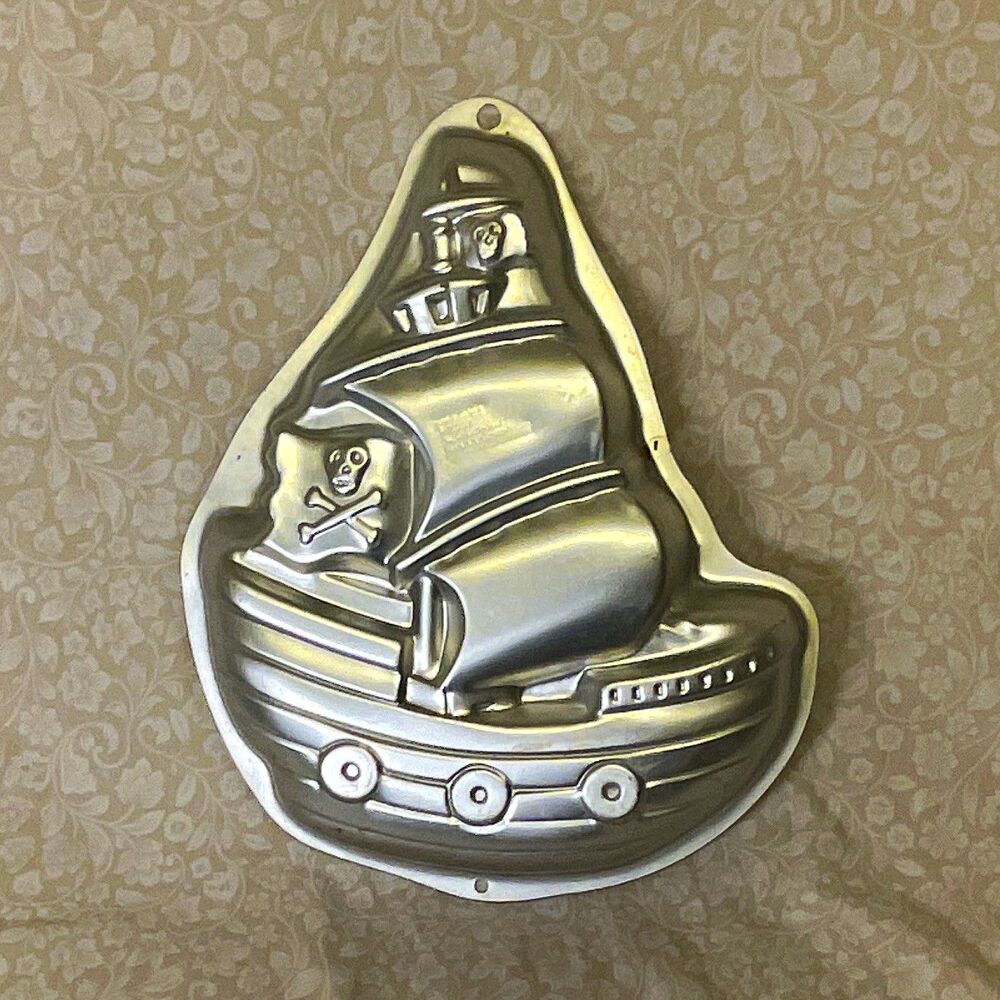 Wilton Aluminum Pirate Ship Shaped Cake Pan, Easy Clean, 2105-1021 Silver
